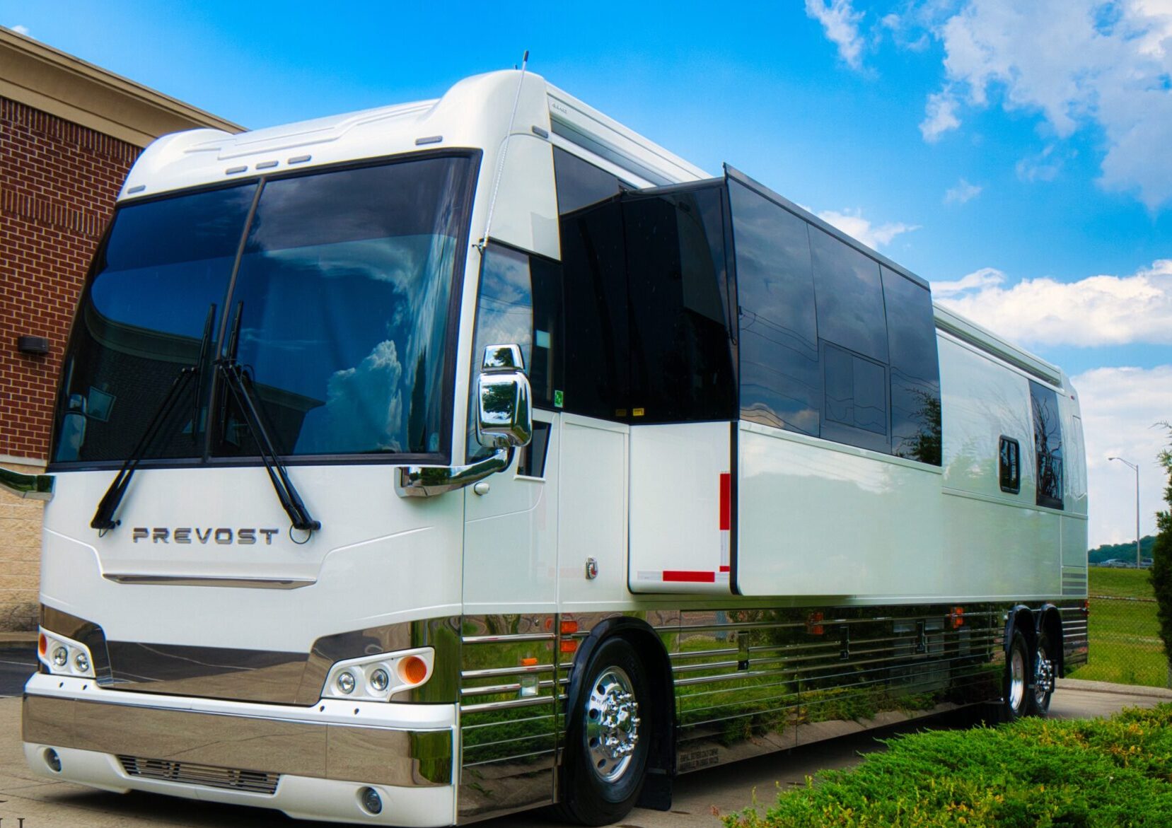 white luxury motor coach | dreamliner coach company