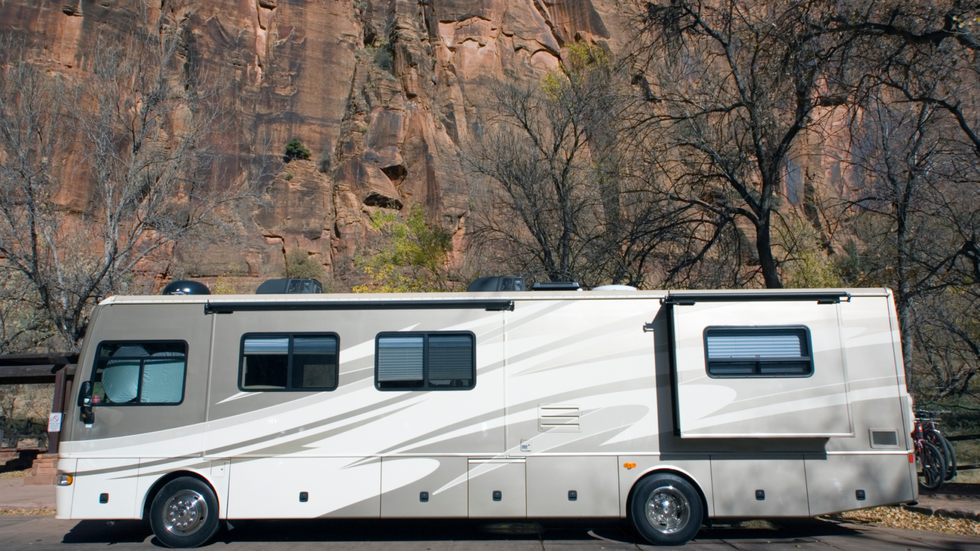 coach bus with pop out rooms